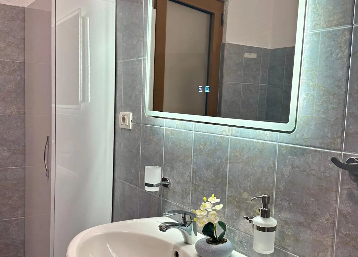 Guesthouse Zisi Gjirokaster 0*,  Albania