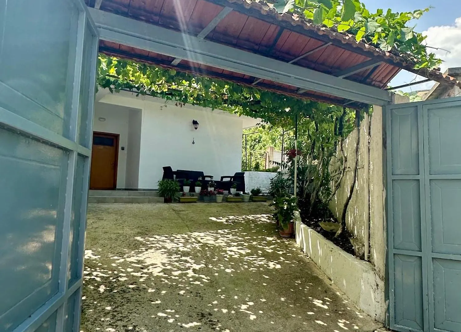 Guesthouse Zisi Gjirokaster Albania
